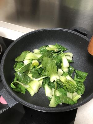 鲜美的口蘑炒青菜