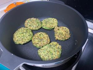 快速消耗青菜的好法子——煎菜饼