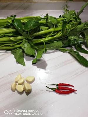 凉拌博白空心菜（空心菜不变黄的小技巧）