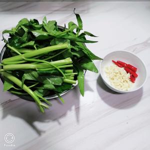 凉拌博白空心菜（空心菜不变黄的小技巧）