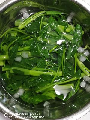 凉拌博白空心菜（空心菜不变黄的小技巧）