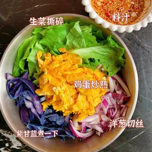 减脂餐—生菜紫甘蓝拌鸡蛋