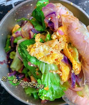 减脂餐—生菜紫甘蓝拌鸡蛋