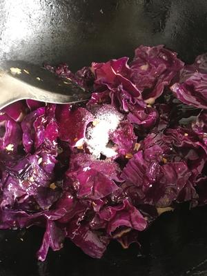 不变色的紫甘蓝炒鸡蛋