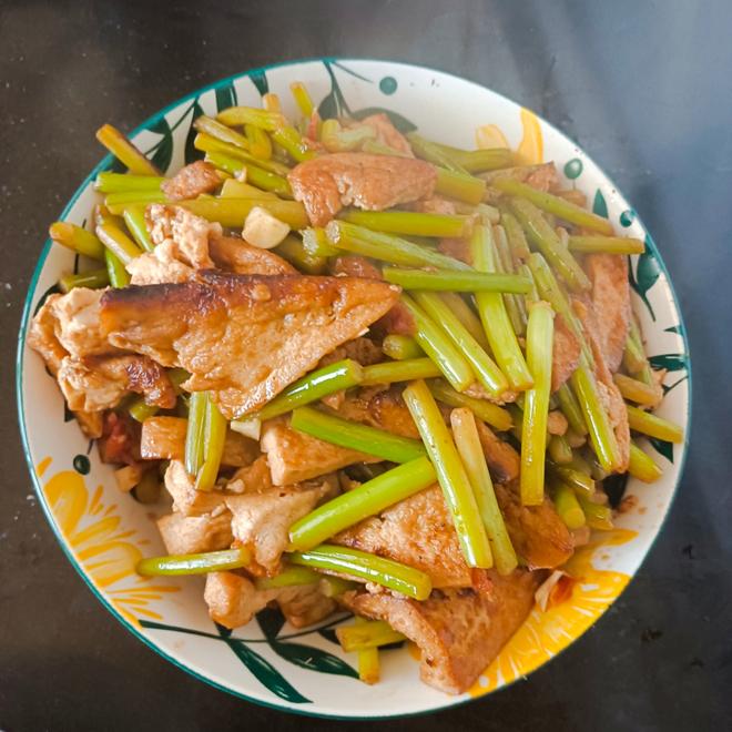 蒜薹炒豆腐