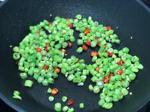 豆角（扁豆）蒜苔（蒜苗）炒鸡蛋，下饭菜