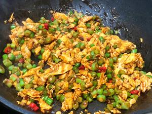 豆角（扁豆）蒜苔（蒜苗）炒鸡蛋，下饭菜