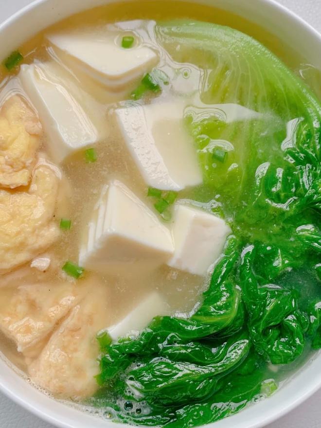 口味鲜美的鸡蛋豆腐生菜汤