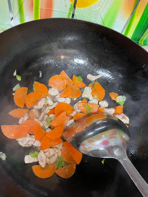 胡萝卜莴苣炒肉