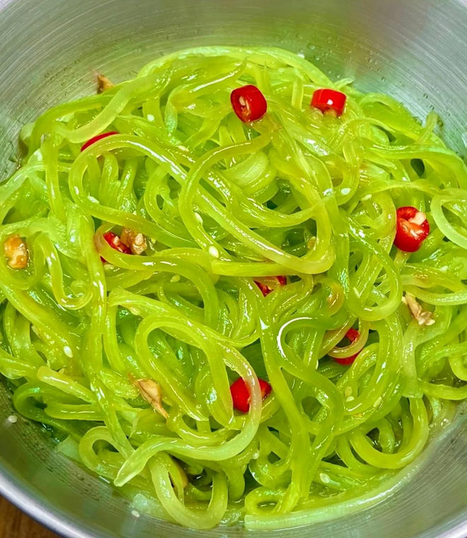 想告诉全世界，这菜太解腻！爽脆开胃的莴笋丝