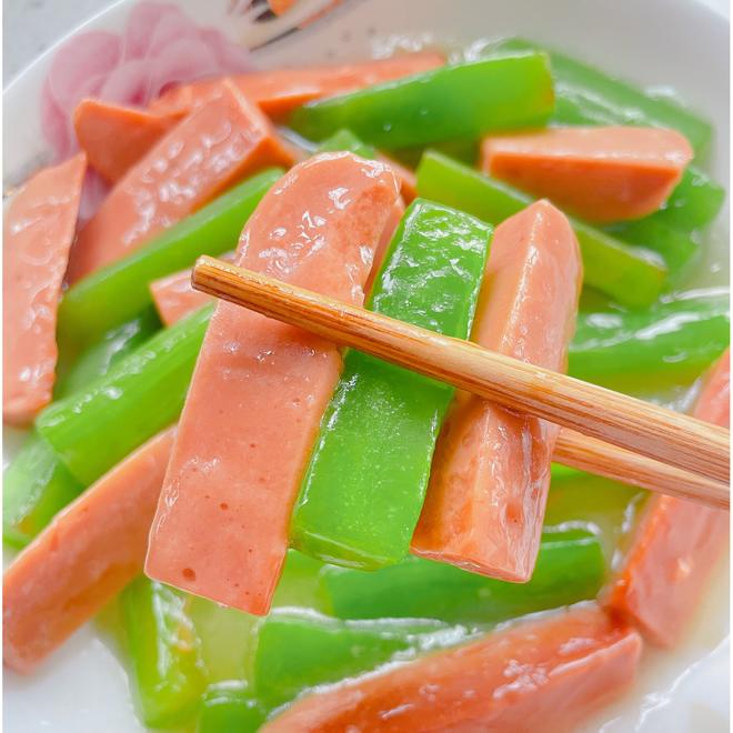 鲜🉐️掉眉毛的莴笋炒火腿