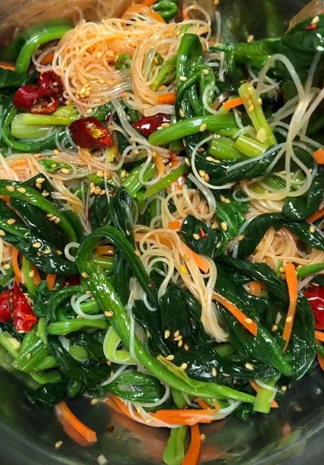 开胃爽口又营养的菠菜拌粉丝