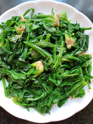 老少都爱吃的麻酱拌菠菜