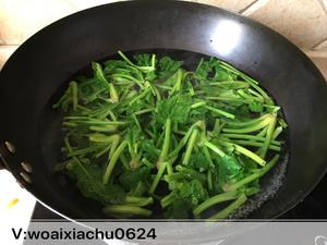 不涩口又嫩的清炒菠菜
