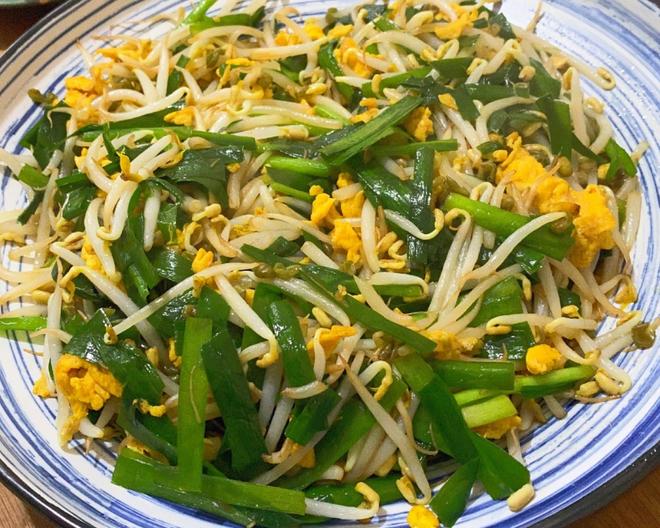 豆芽韭菜炒鸡蛋，三分钟搞定～！