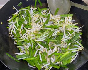 豆芽韭菜炒鸡蛋，三分钟搞定～！