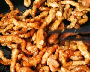 应季蔬菜，韭菜苔炒肉丝，这样做太费米饭了