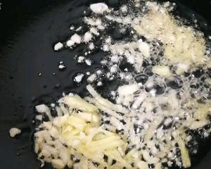 应季蔬菜，韭菜苔炒肉丝，这样做太费米饭了