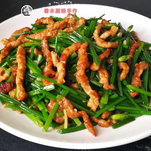 应季蔬菜，韭菜苔炒肉丝，这样做太费米饭了