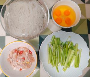 芹菜鸡胸肉炒粉丝
