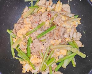 芹菜鸡胸肉炒粉丝