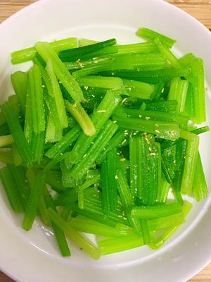 超简单清爽可口的降酯菜－芹菜拌海米
