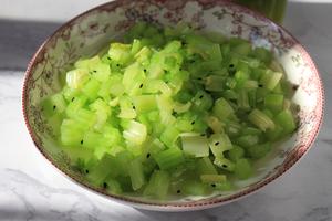 凉拌芹菜