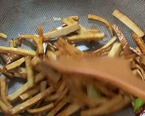 午餐晚餐简单快手下饭菜芹菜炒香干
