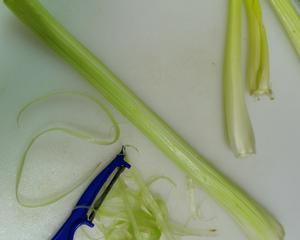 超级嫩的西芹吃法（西芹虾仁），小朋友也可以吃很多