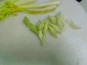 超级嫩的西芹吃法（西芹虾仁），小朋友也可以吃很多
