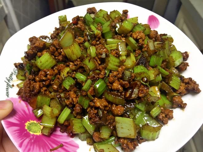 下饭菜：肉末芹菜
