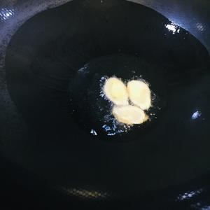 腊肠炒芹菜