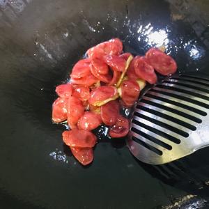 腊肠炒芹菜