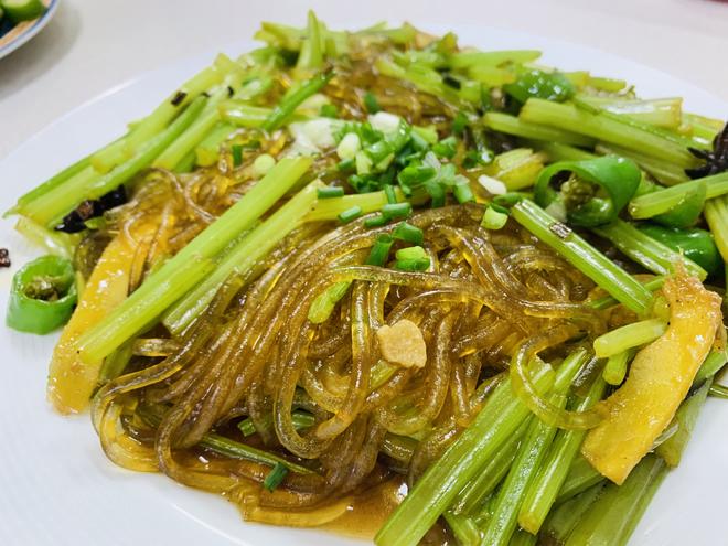 芹菜炒粉条(故乡的味道)