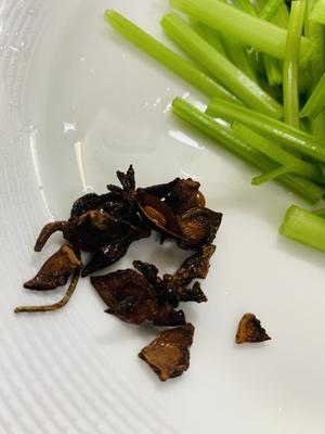 芹菜炒粉条(故乡的味道)