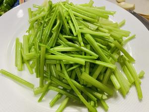 芹菜炒粉条(故乡的味道)