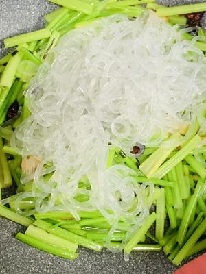芹菜炒粉条(故乡的味道)
