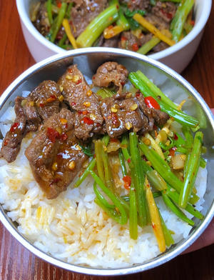 下饭神器又来了，试试这道芹菜炒牛肉！！