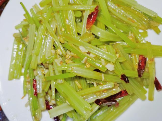 素炒芹菜