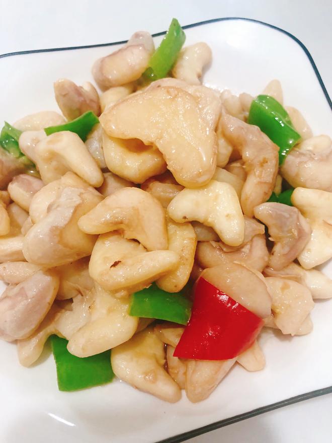 清炒嫩菱角，味道甘甜，小孩子好喜欢吃