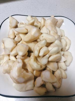 清炒嫩菱角，味道甘甜，小孩子好喜欢吃
