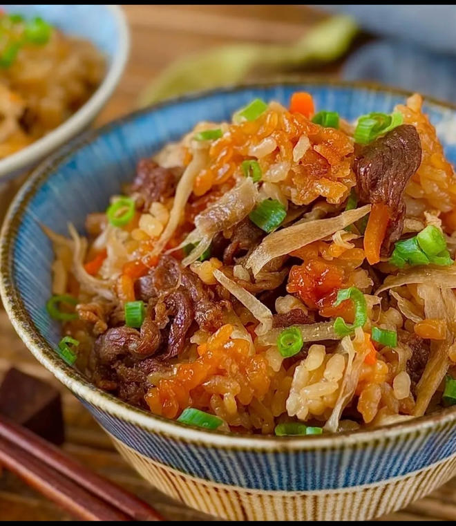 双倍牛肉牛蒡什锦饭🍚