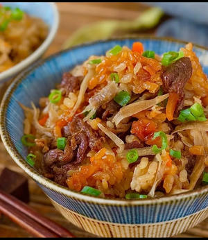双倍牛肉牛蒡什锦饭🍚
