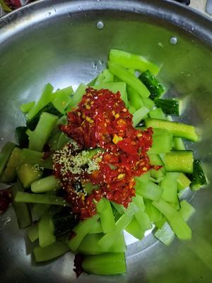 简单清爽的凉拌莴笋黄瓜