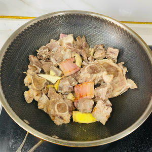 咸肉排骨冬笋腌笃鲜