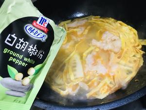 春笋鲜虾片煲汤