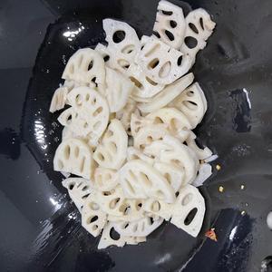 怎么炒，炒出来不发黑的香脆炒藕片
