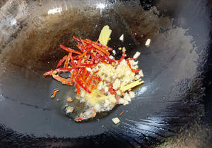 没有一节藕能活着走出湖北——湖北名菜麻辣鲜香的【干煸藕丝】【家常菜系列10】