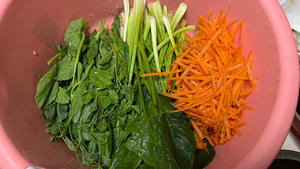 菠菜豌豆尖胡萝卜粉丝凉拌菜
