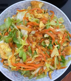 （家常菜）包菜炒胡萝卜